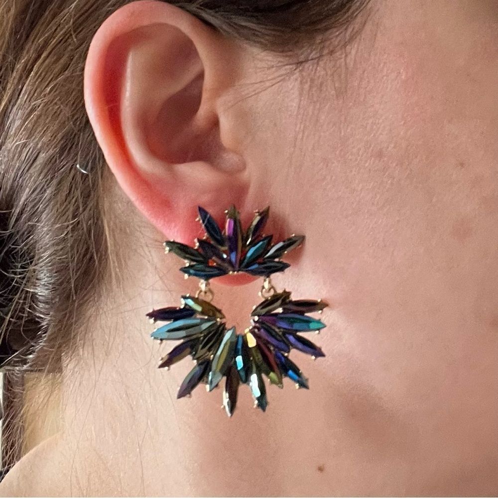 Glamorous Rhinestone Flower‎ Shaped Drop Earrings - Picture 7 of 9